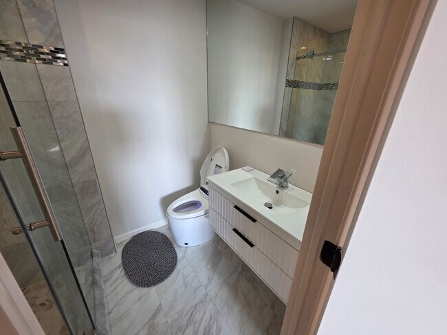 Building Photo - 612 Acacia Cir