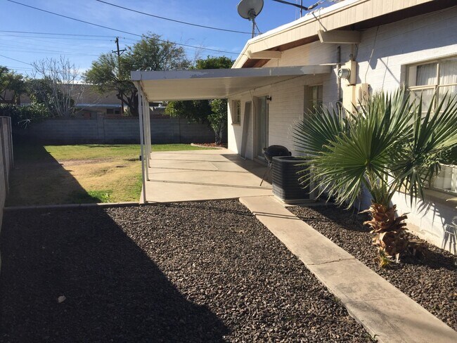 Building Photo - Scottsdale 4 Bed. 1.75 Bath located In Tow...