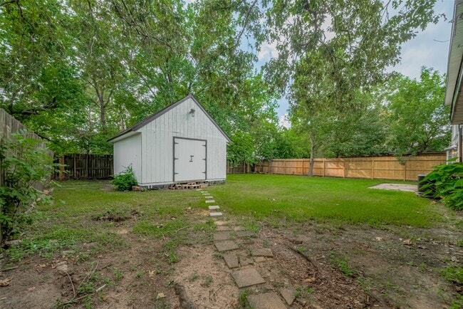 Building Photo - 505 Stoneledge Dr