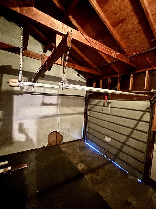 Building Photo - 297 Cornwall Ave