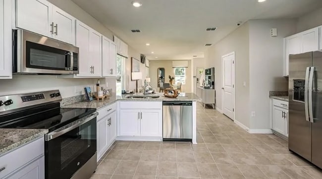 Building Photo - 5000 E Sabal Palm Blvd