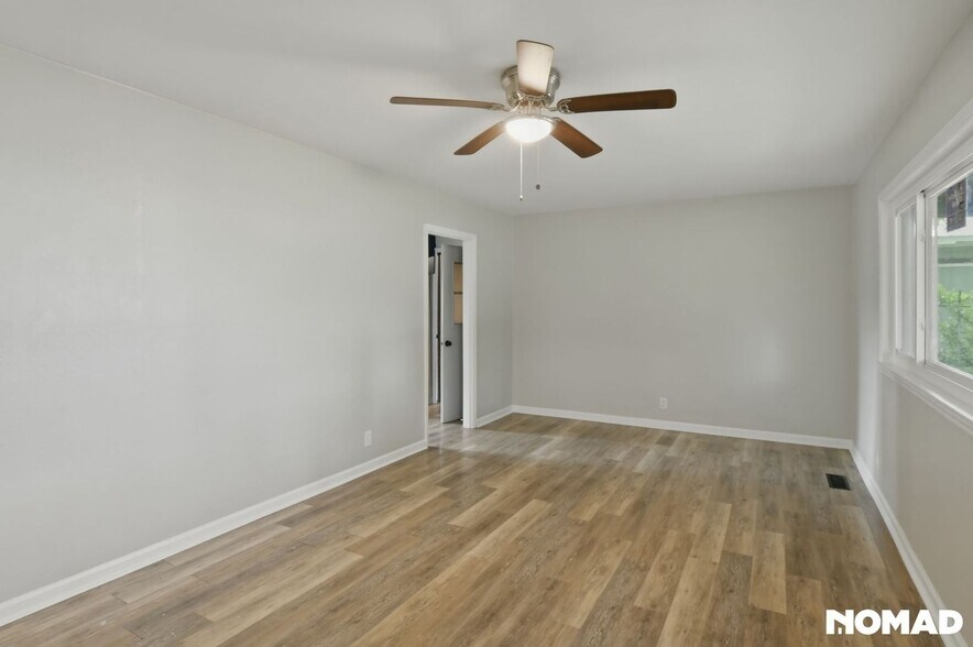 Building Photo - 1322 W Sherry Dr