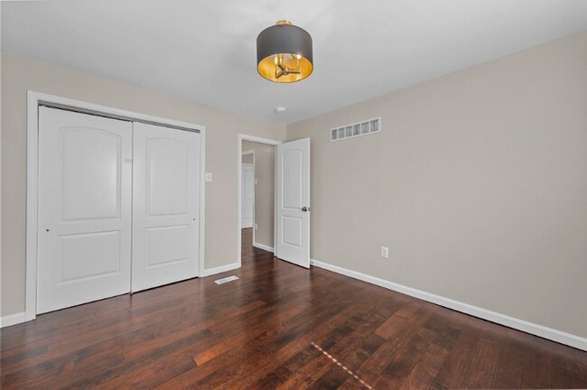 Building Photo - 6837 Julian Ave