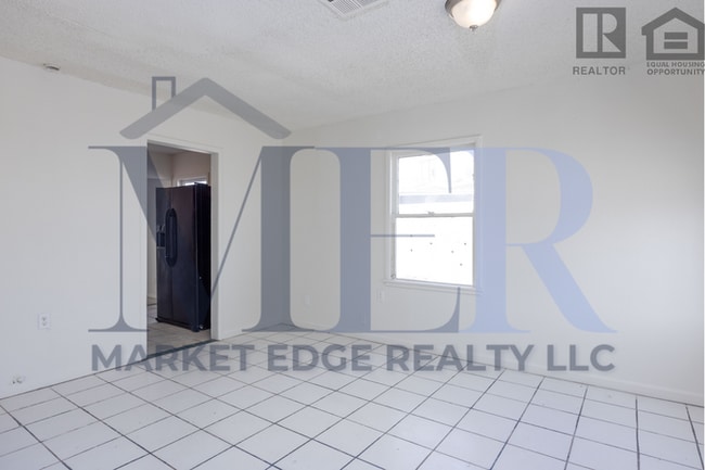Building Photo - 3Bed/1.5Bath House at 35th/McDowell! $1199...