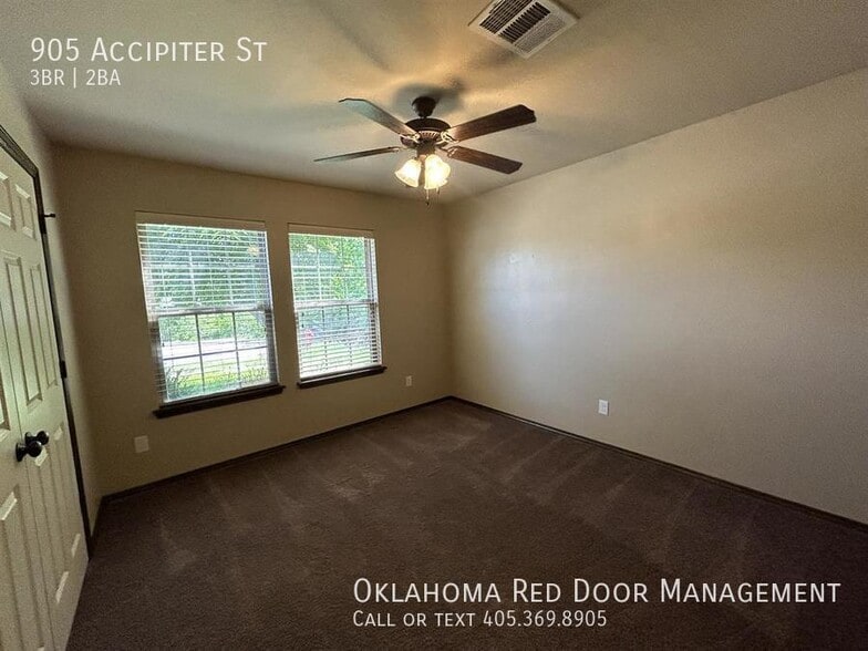 Building Photo - 905 Accipiter St