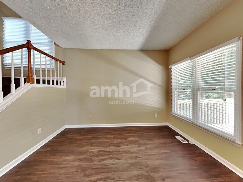Building Photo - 3441 Singleleaf Ln