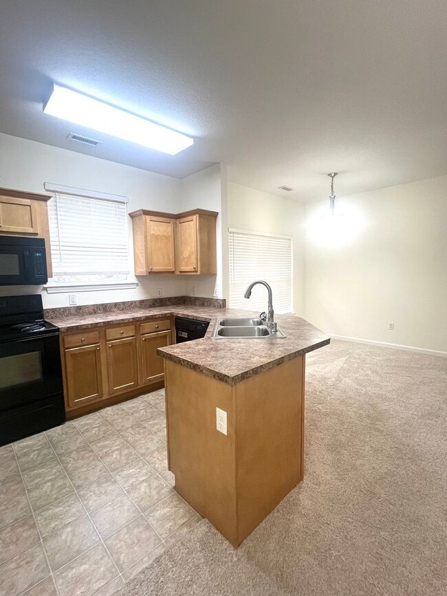 Building Photo - Super cute, clean 2 bedroom/2 full bathroom condo!