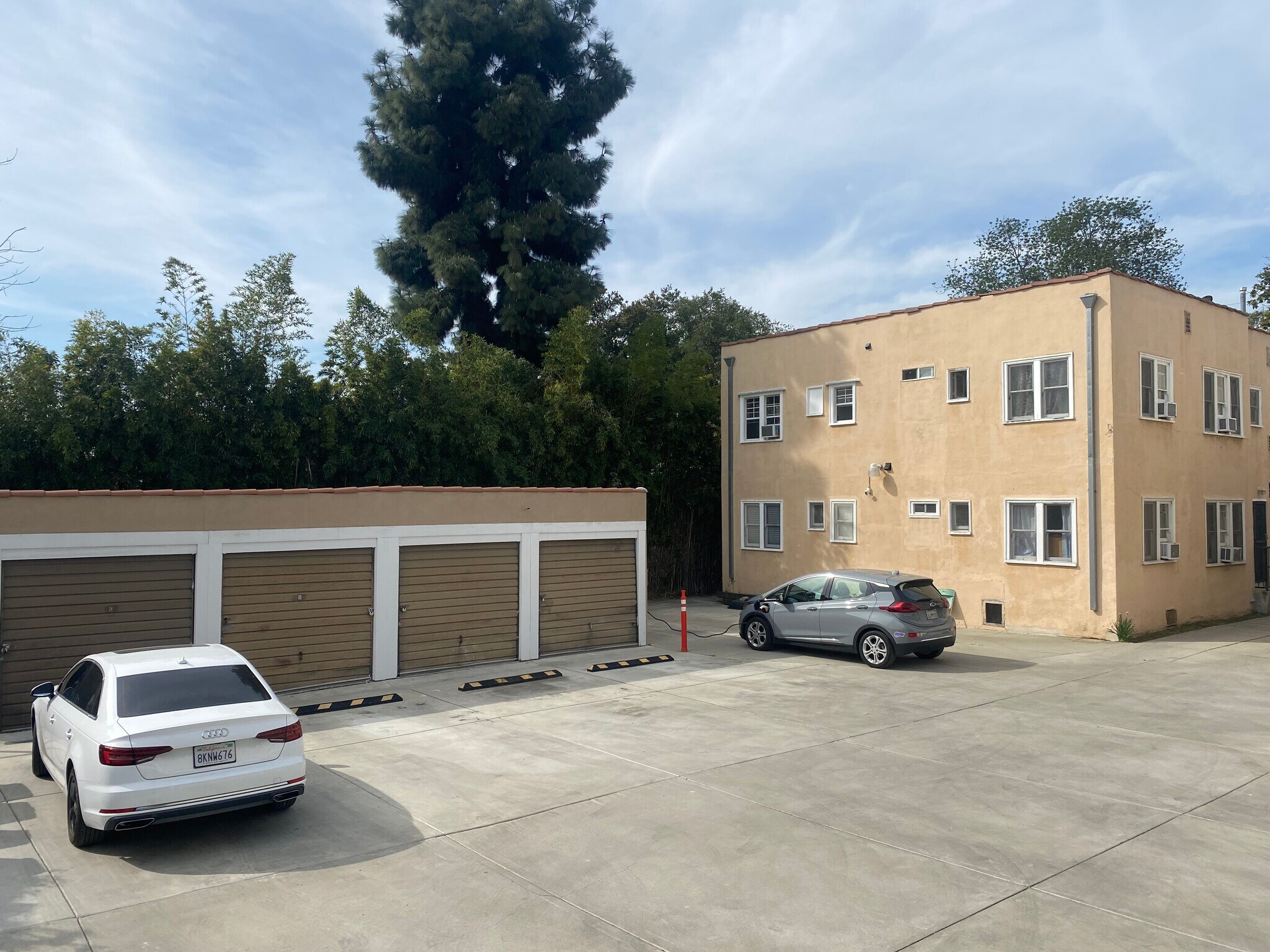 Building Photo - 1160 N Raymond Ave