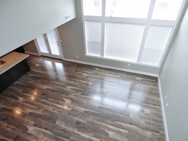 Building Photo - 3 Bed 2.5 Bath Condo