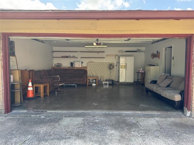 Building Photo - 15538 Baybrook Dr