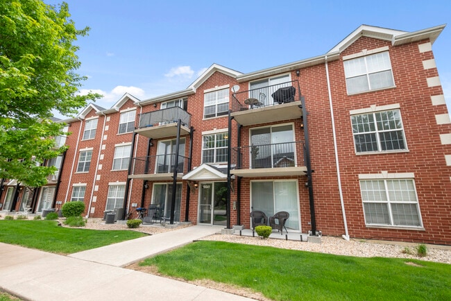 Building Photo - 16641 Liberty Cir