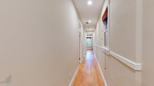 Building Photo - Renovated 2 Bedroom 2 Bath in Columbia Hei...