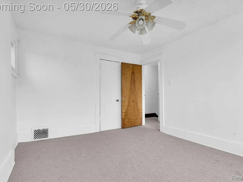 Building Photo - 5203 Maplewood St