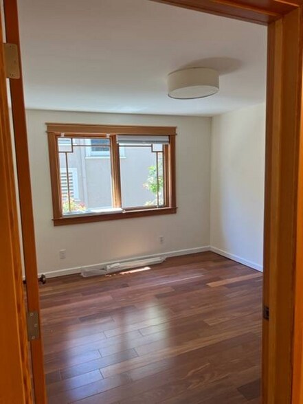 Building Photo - 2534 McGee Ave