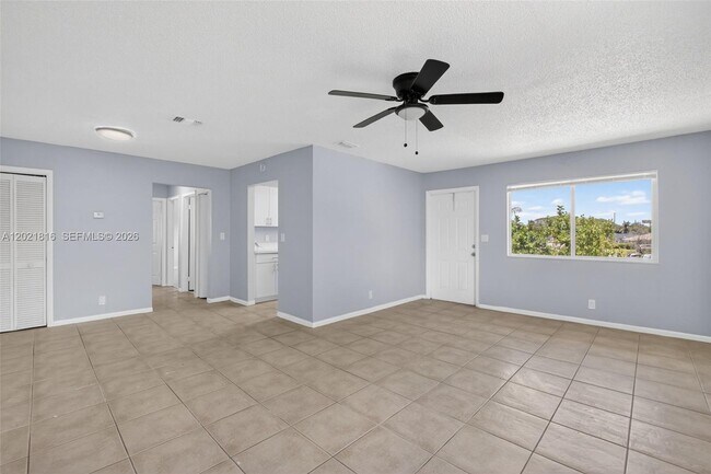 Building Photo - 2201 Catherine Dr