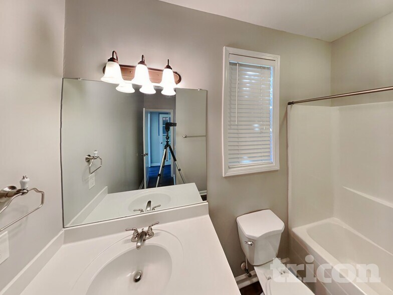 Building Photo - 104 Holcomb Manor Ct