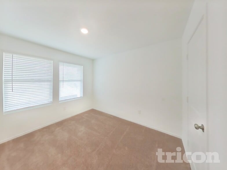 Building Photo - 5715 Vista Point