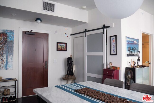 Building Photo - 460 S Spring St