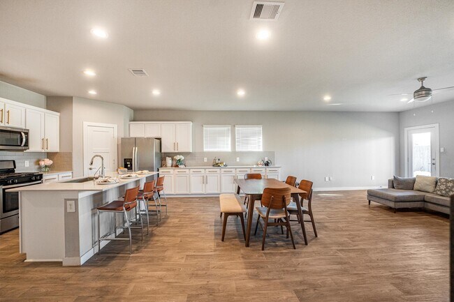 Building Photo - 12107 Bear River Dr