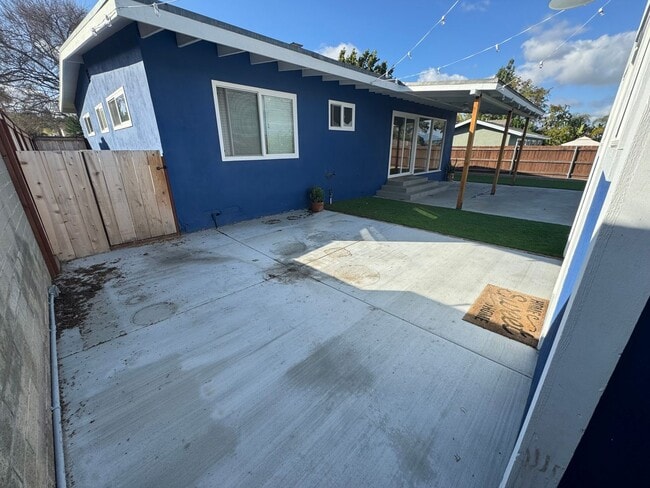 Building Photo - 3 Bedroom Single Level Home in Foothills o...