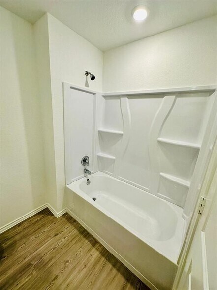 Building Photo - 100 Louisa Ln