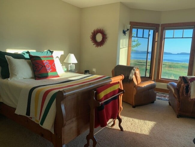 Building Photo - Fully furnished executive home with lake views located in gated community in Polson- Available Se...
