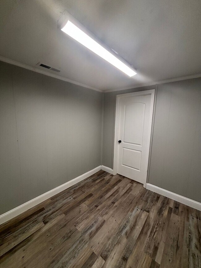 Building Photo - Freshly Renovated Rancher!