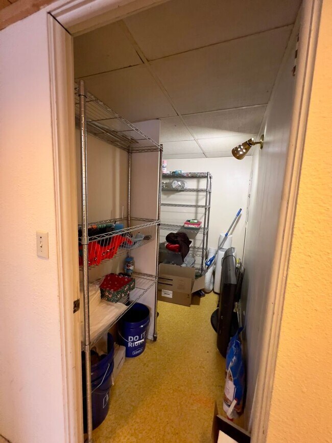 Building Photo - 601 Fairbanks St