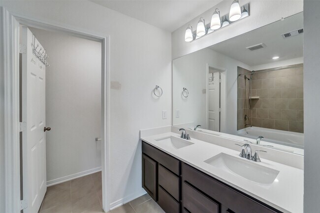 Building Photo - 2844 Grand Anse Dr