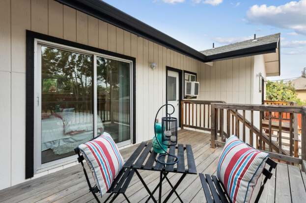 Building Photo - 430 Jerome St