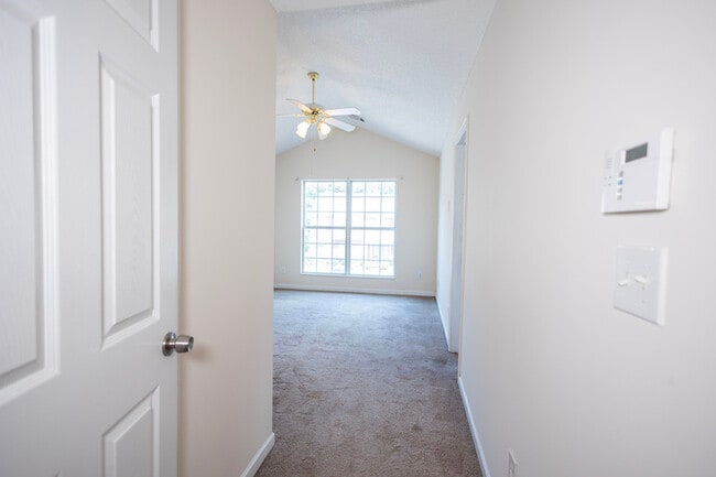 Building Photo - 2833 Parkway Close