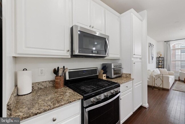 Building Photo - 7207 Barrberry Ln