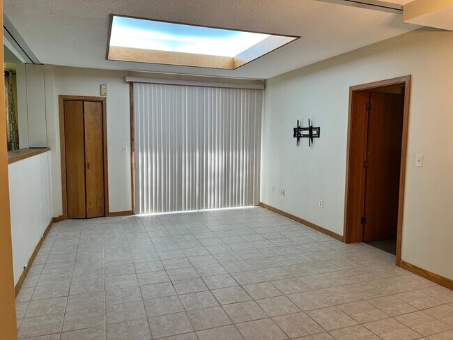 Building Photo - 2930 Ravines Rd