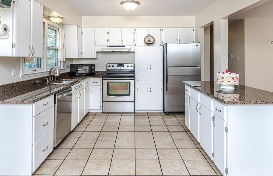 Kitchen - 322 Crown Point