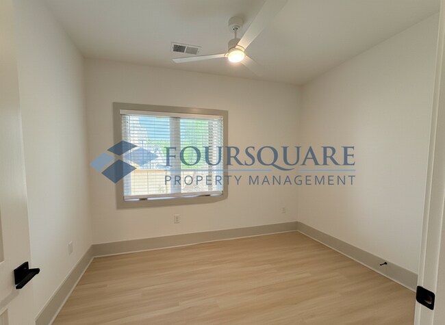 Building Photo - Modern 4-Bed Townhome with Designer Finishes, Dual Balconies & EV-Ready Garage – Inside the Beltl...