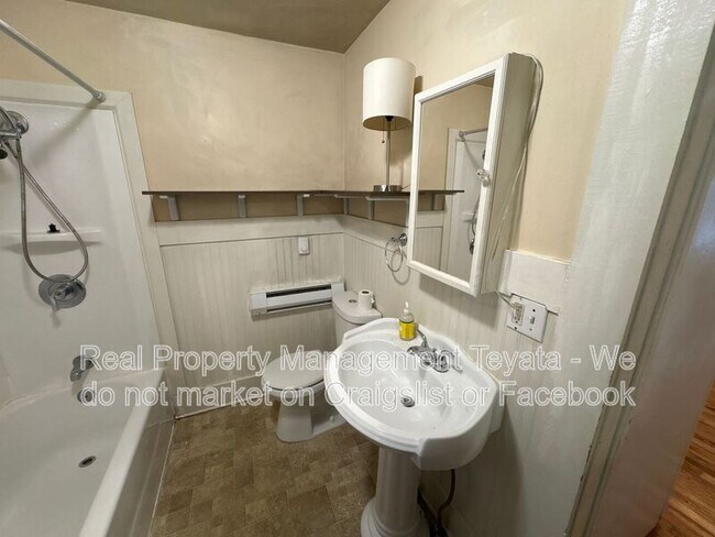 Building Photo - 1405 Halleck St