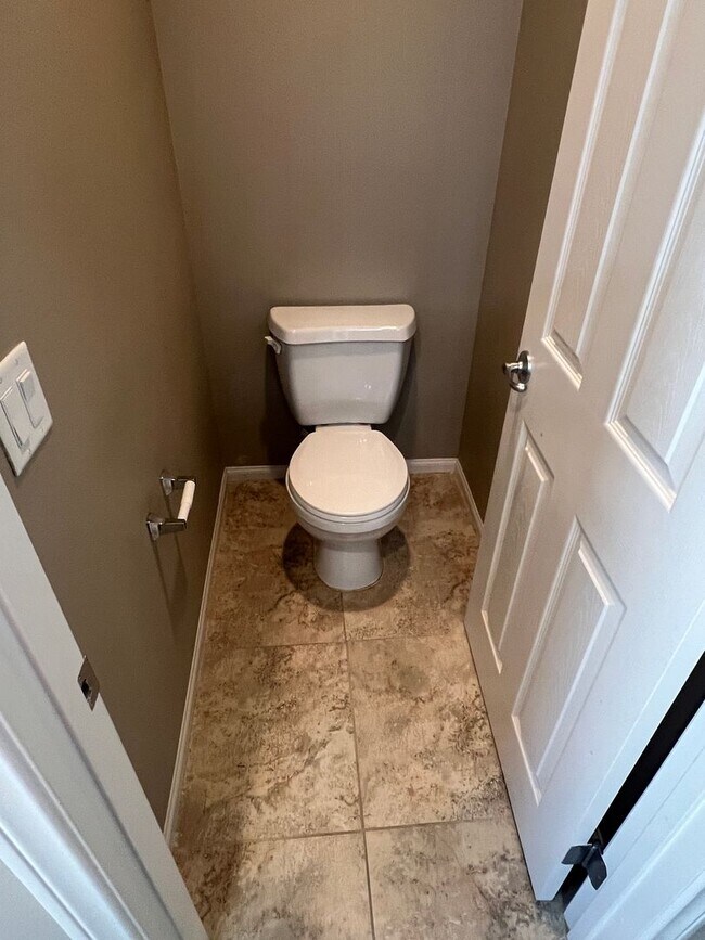 Building Photo - Located in the Southwest 3 Bed | 2.5 Bath | Loft | 2-Car Garage spacious backyard