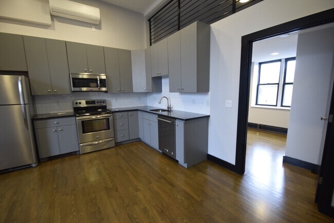 Building Photo - 444 Western Ave