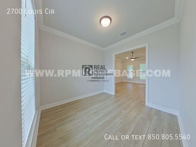 Building Photo - 2700 Louis Cir