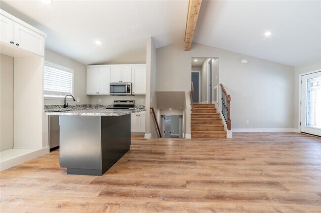 Building Photo - 1647 Carolyn Dr