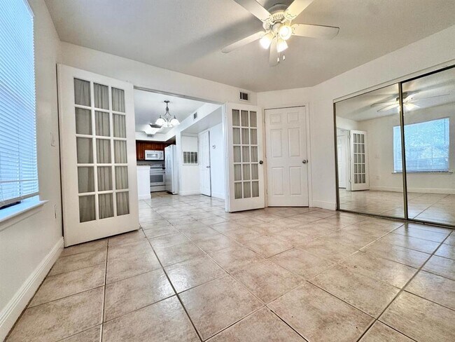 Building Photo - 429 Fountainhead Cir