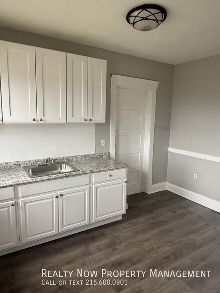 Building Photo - 2907 Denison Ave