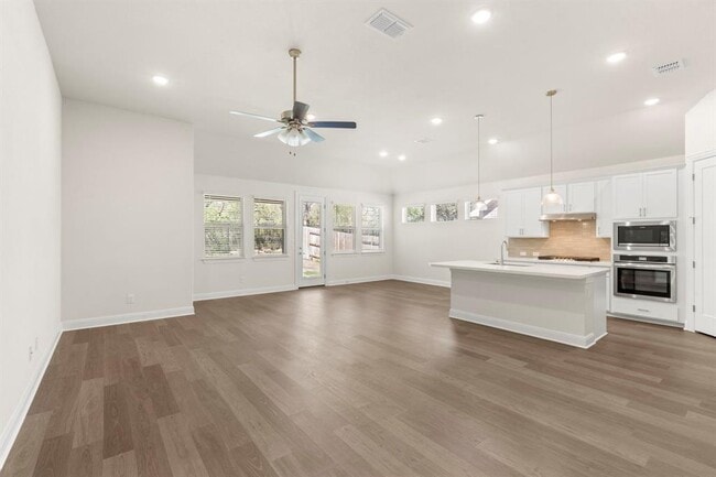 Building Photo - 528 Tubman Dr