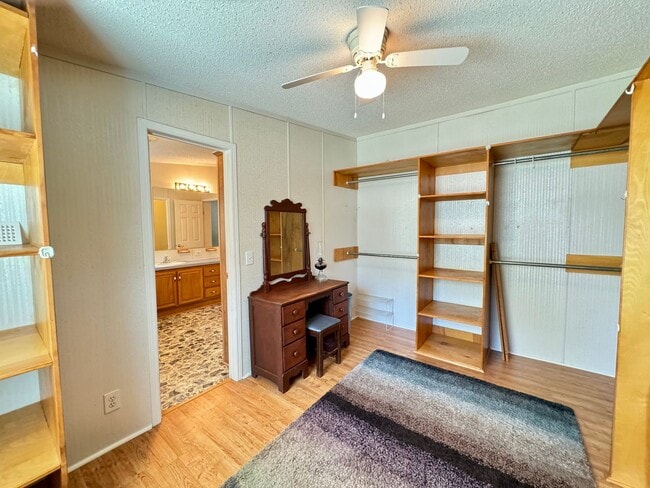 Building Photo - FULLY FURNISHED, ALL INCLUSIVE, LAKE ACCESS BEAUTY FOR RENT