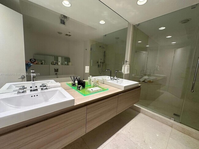 Building Photo - 17301 Biscayne Blvd