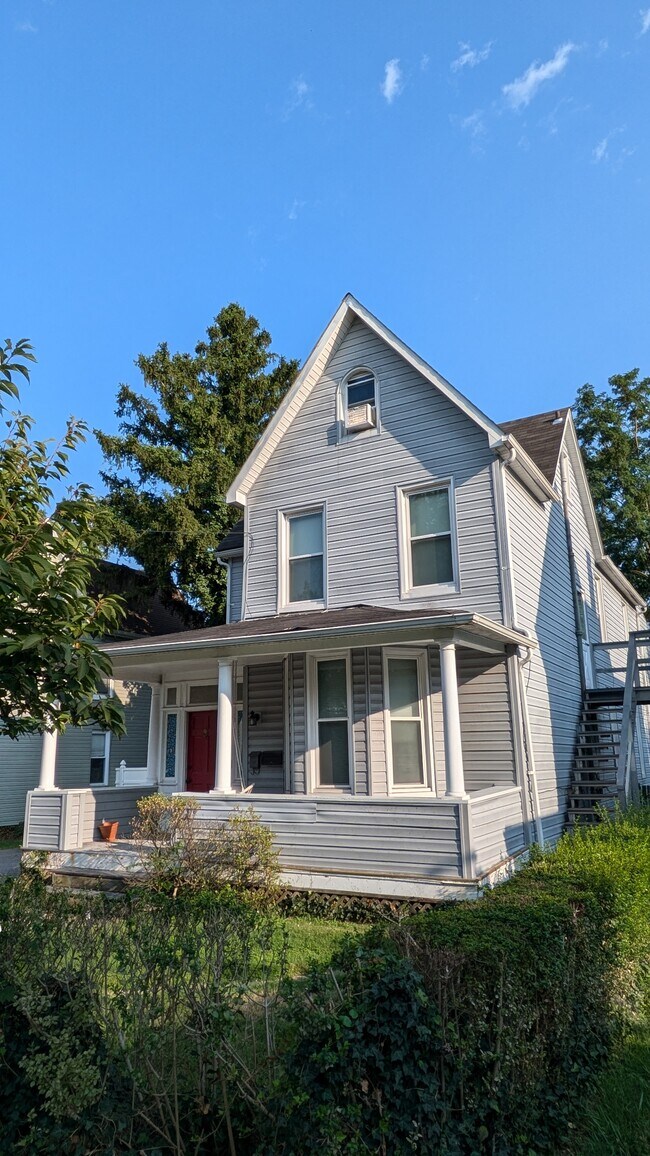Adorable neighborhood - 411 Lyman Ave