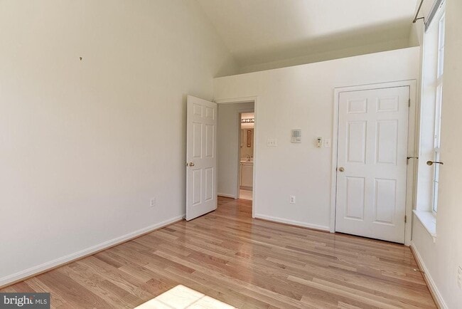 Building Photo - 10706 Symphony Way