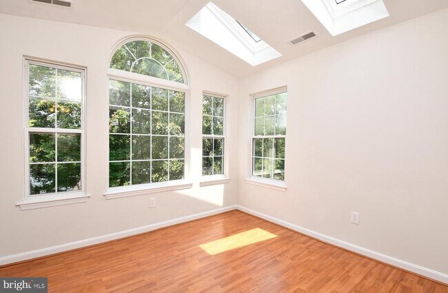 Building Photo - 3802 Koval Ln