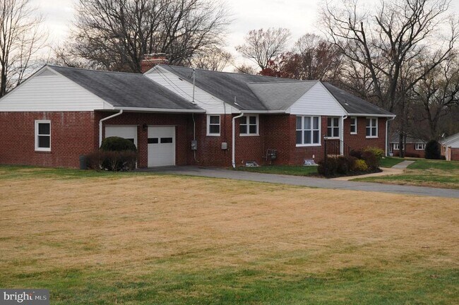 Building Photo - 16632 Alden Ave