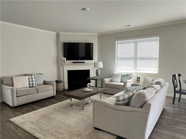 Building Photo - 167 Fernbrook Trl